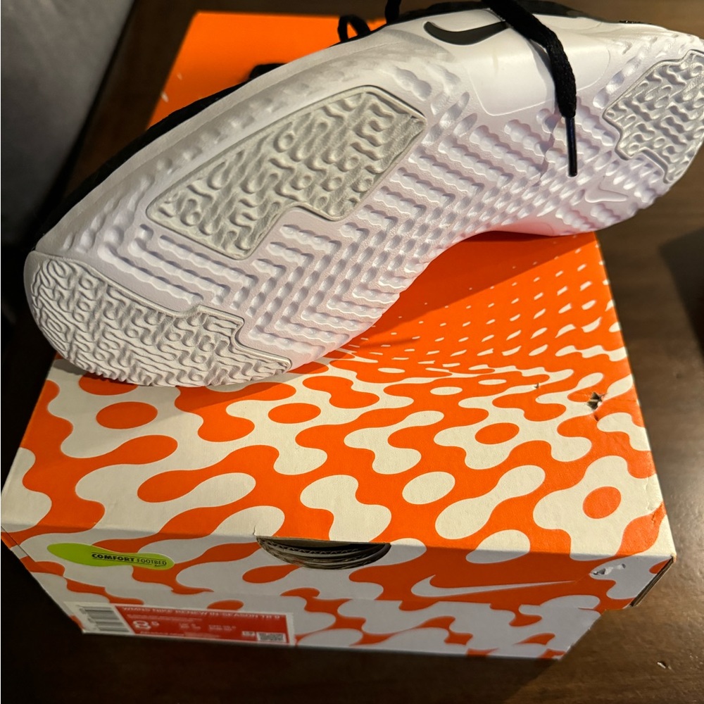 New!  Nike Renew running sneaker - Size 8.5.